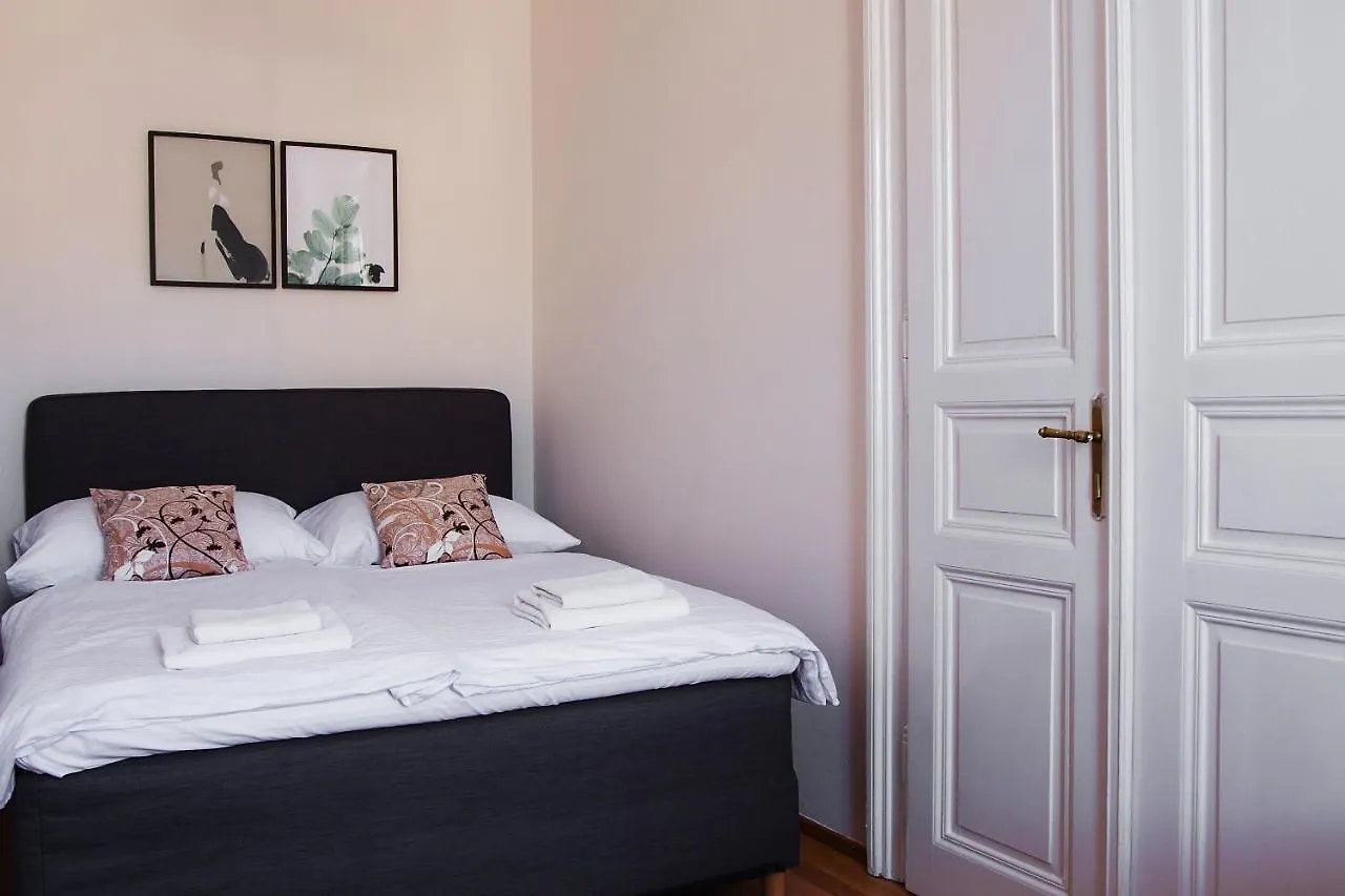 Stylish Apartment In The Heart Of The Old Town Praag Tsjechië